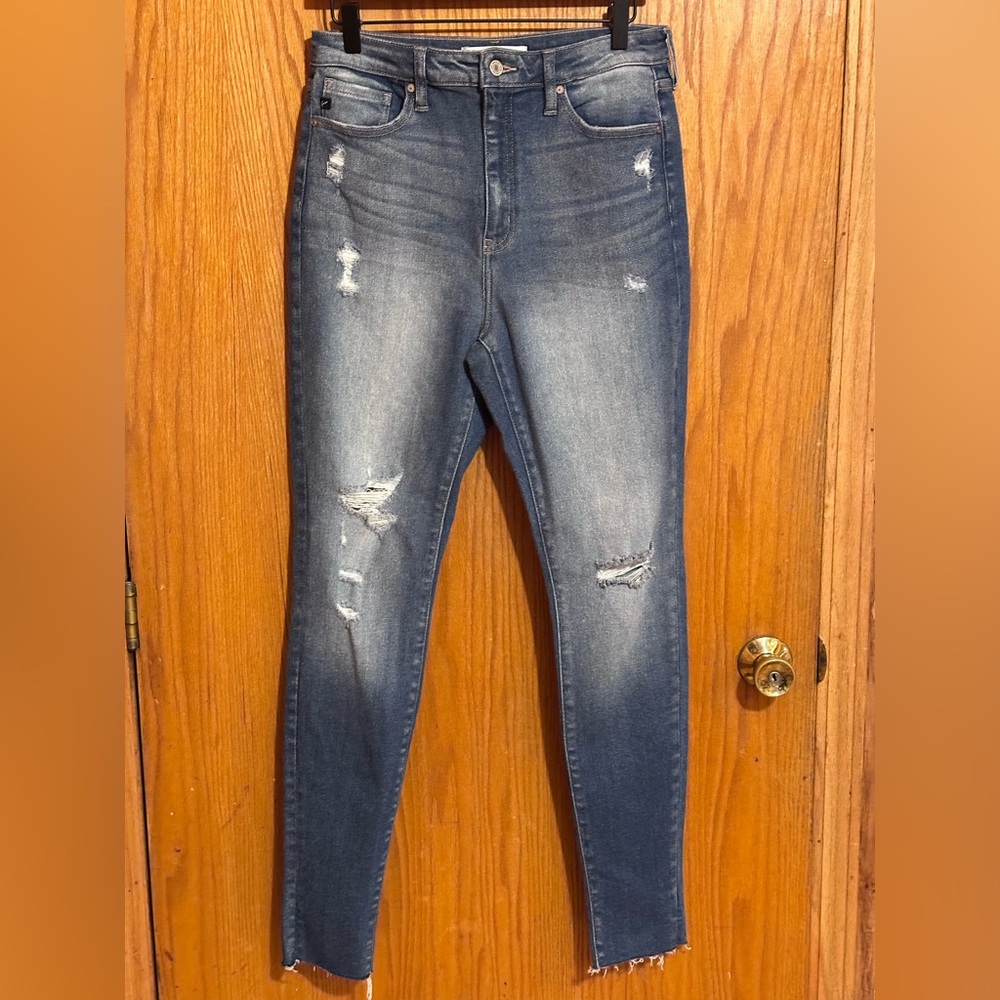 Kancan womenโs jeansโ sz 29 raw hem distressed high rise